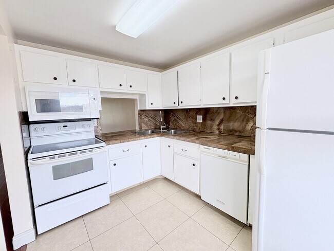 Building Photo - 6070 NW 64th Ave