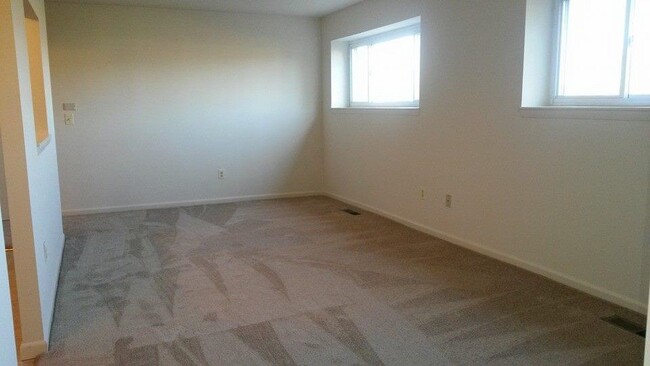 large living room area - 5000 Westland Blvd