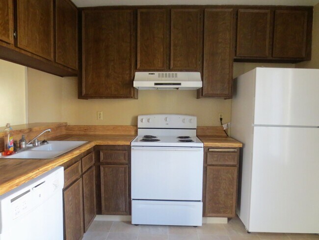 Foto del edificio - **Half off first month's rent** Spacious 1 bedroom overlooking pool and spa in La Mesa!