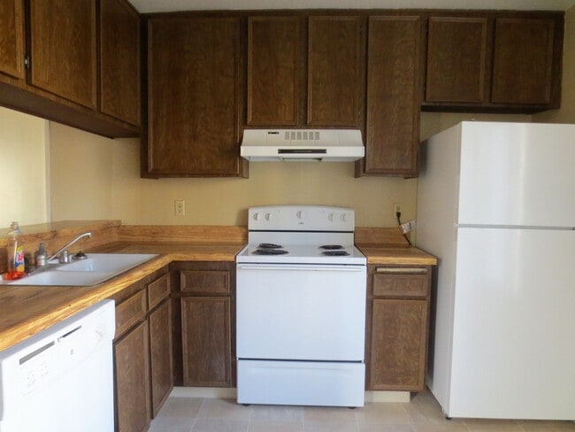 Building Photo - Spacious 1 bedroom overlooking pool and spa in La Mesa!