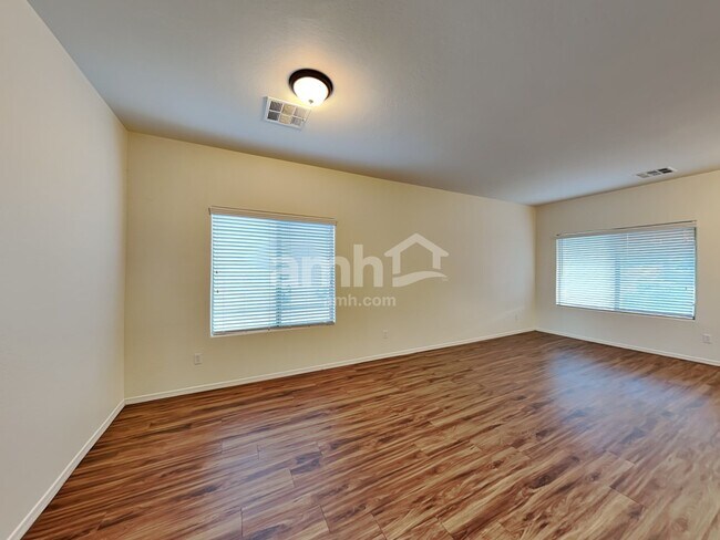 Foto del edificio - 3906 N 294th Lane