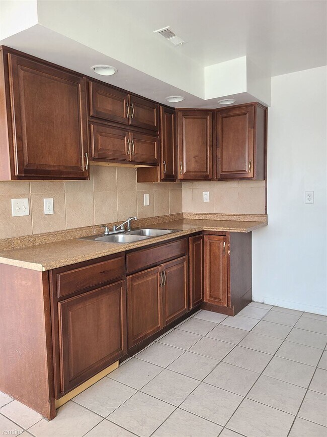 Foto del edificio - 3 br, 2.5 bath Townhome - 884 Riverbend Rd