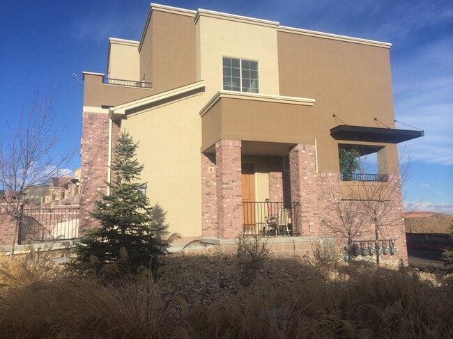 Building Photo - 800 Elmhurst Dr
