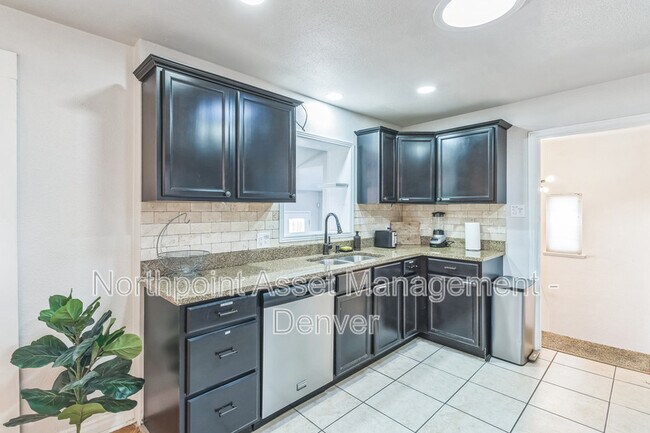 Foto del edificio - 3241 Sheridan Boulevard