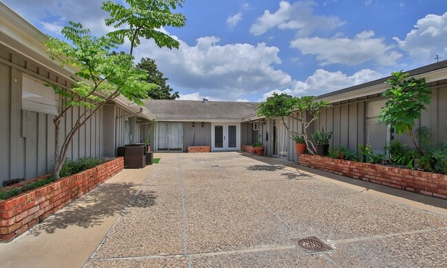 Building Photo - The Westbriar