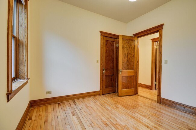 Building Photo - 1742 W Addison St