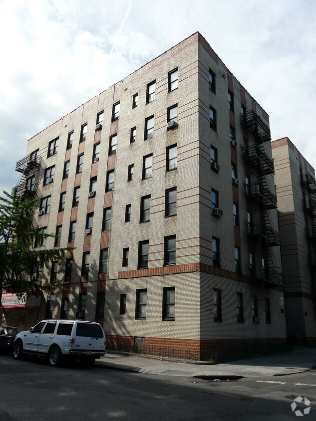 Primary Photo - 2800 Creston Ave