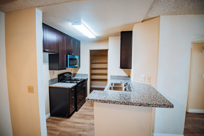Building Photo - 2750 Riverside Dr