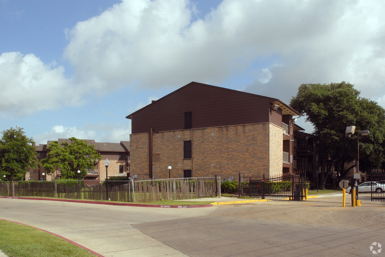 Building Photo - Anna Dupree Terrace