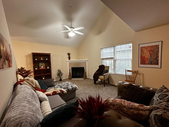 Foto del edificio - 1511 Legend Trail Dr