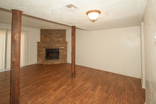 Foto del edificio - 215 W Sycamore St