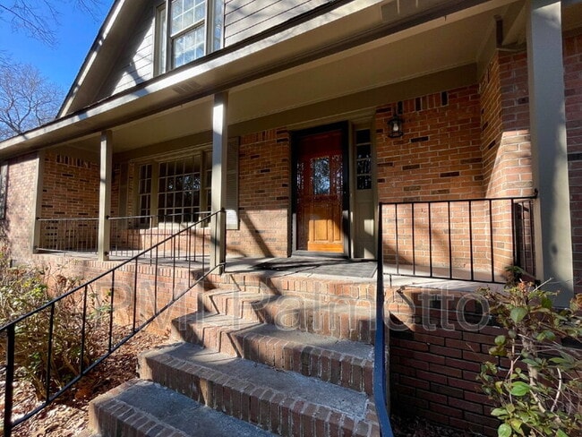 Foto del edificio - 136 Lacaya Rd