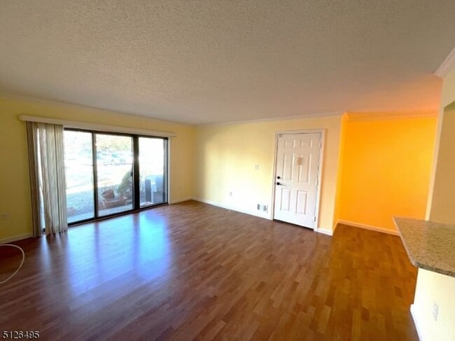 Building Photo - 210 Irving Pl