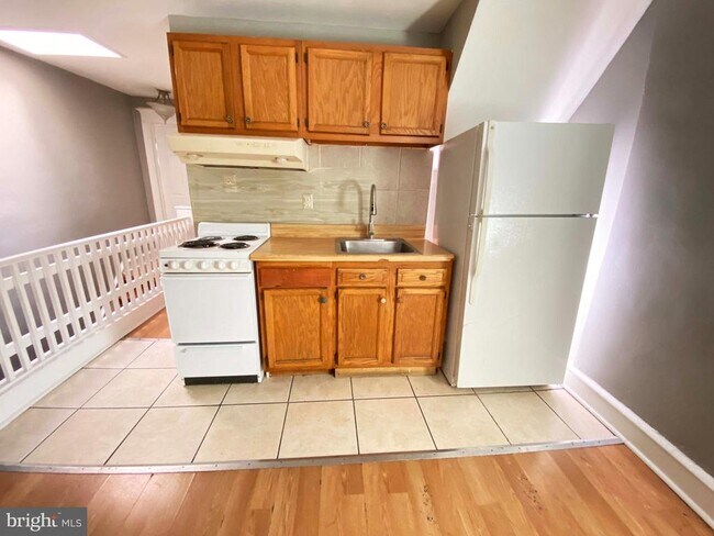 Building Photo - 408 E Roosevelt Blvd