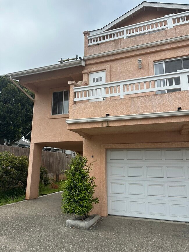 Foto del edificio - 896 Front St