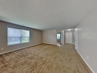 Foto del edificio - 7250 Blue Ridge Dr