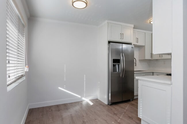 Building Photo - 2895 W 11th St