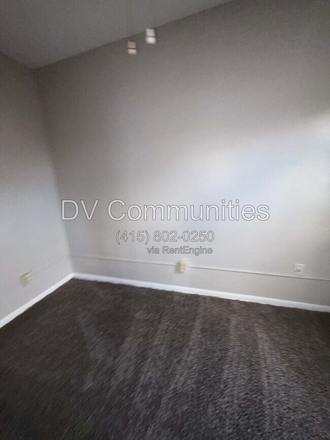 Building Photo - 3417 Storer Ave