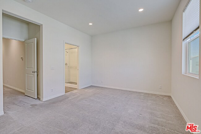 Foto del edificio - 681 S District Way