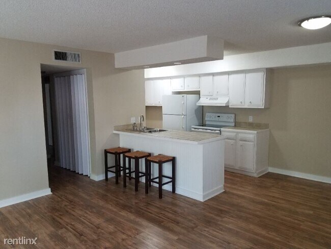 Foto del edificio - 3359 E Olive Rd