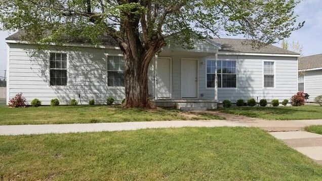 Primary Photo - 1167 NW Ozmun Ave