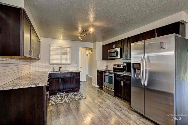 Foto del edificio - 5603 Centerbrook Dr