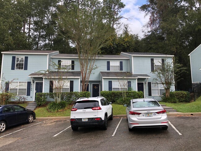 Building Photo - 2197 Timberwood Cir N