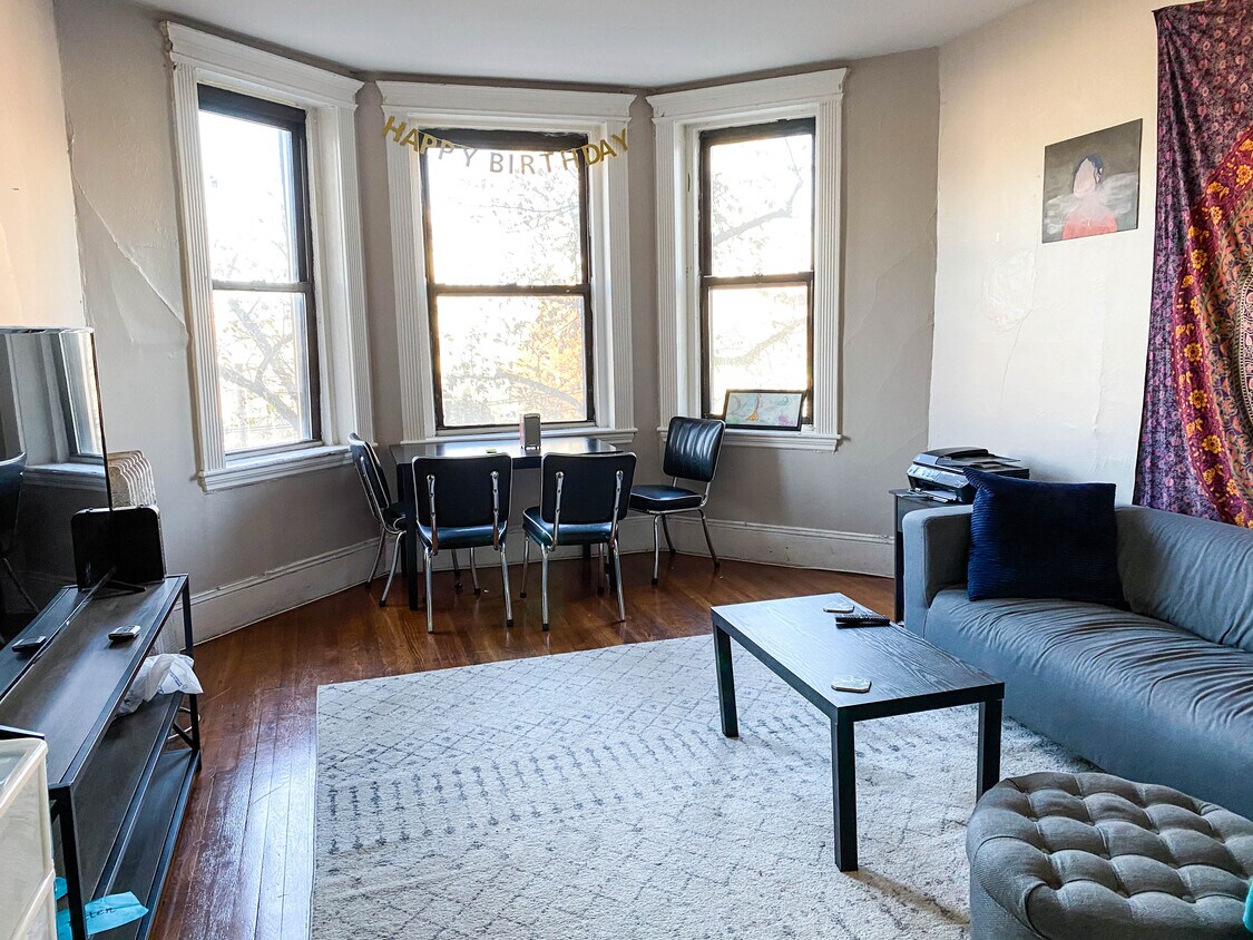 HUGE Living Room w/ Large Bay Windows bringing in tons of natural light! - 1066 Commonwealth Ave