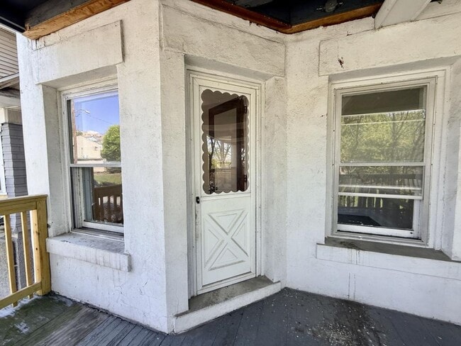 Building Photo - 320 Taylor Ave