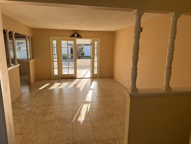 Foto del edificio - 15856 Lawnhill Dr