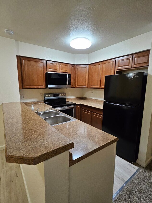 Primary Photo - 1161 Golden Dawn Cir