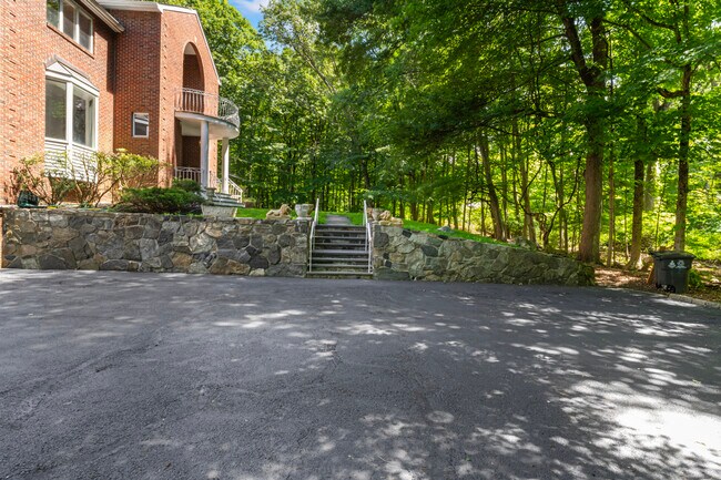 Building Photo - 501 Woodbine Rd