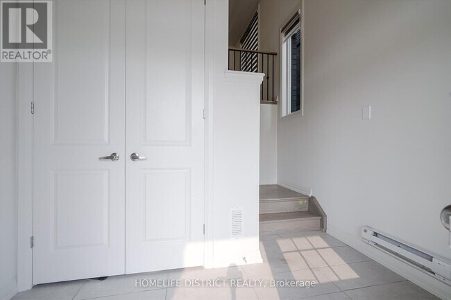 Photo du bâtiment - 961 Trailsview Ave.