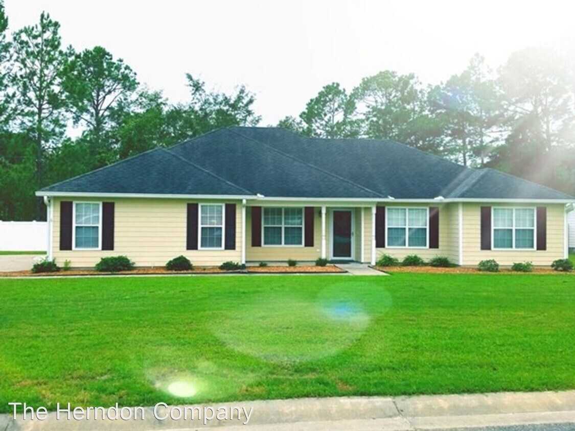 4 br, 2 bath House 706 Edgewater Place House for Rent in Hahira, GA