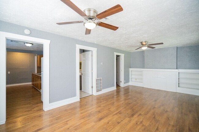 Building Photo - Beautiful 2 Bed 1 bath Home in OKC!