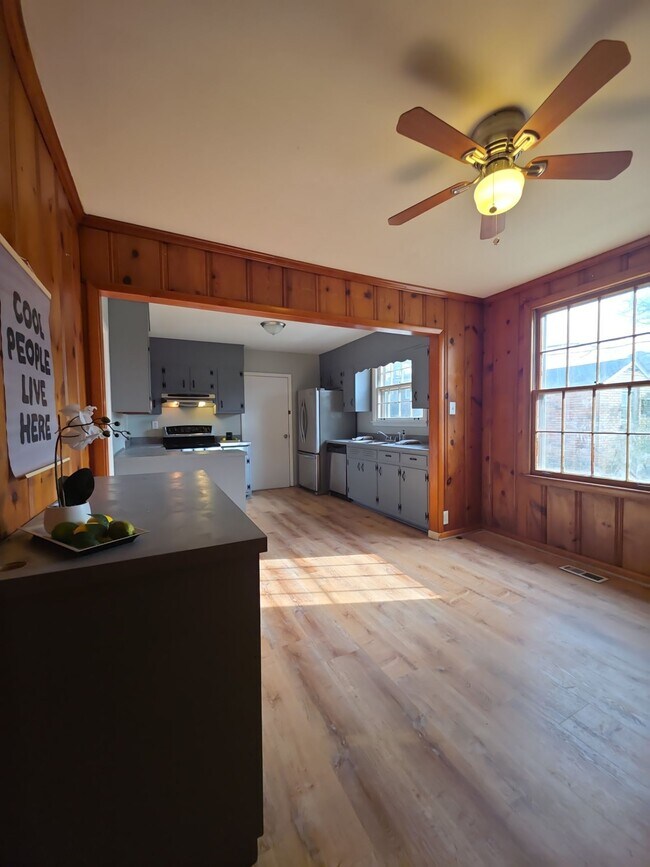 Foto del edificio - 4411 NW Kenwood Dr