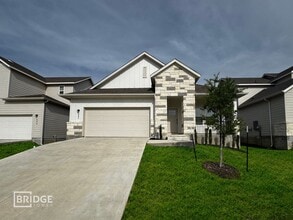 Building Photo - 607 Hayfield Ln
