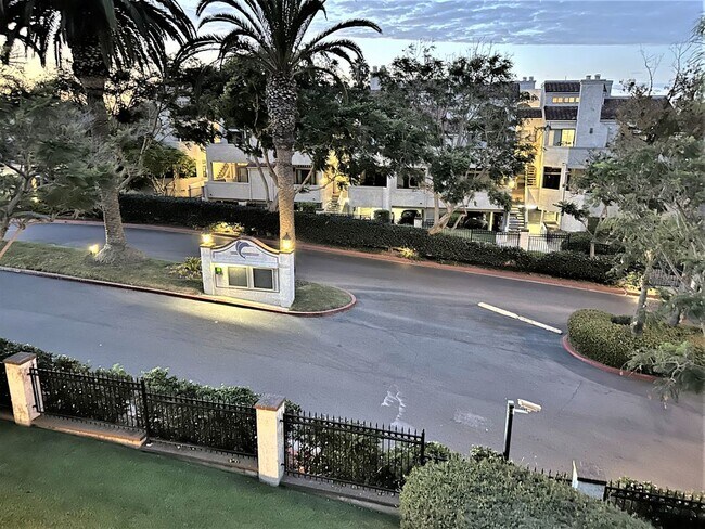 Foto del edificio - 5032 Dorado Dr