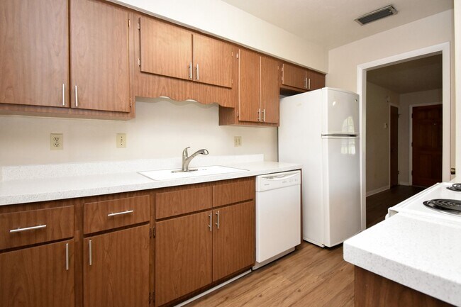 Building Photo - Recently Updated 3-Bedroom, 2-Bathroom Hom...