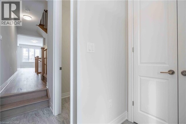 Photo du bâtiment - 2184 Postmaster Dr