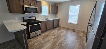Building Photo - 131 Redwood Ct
