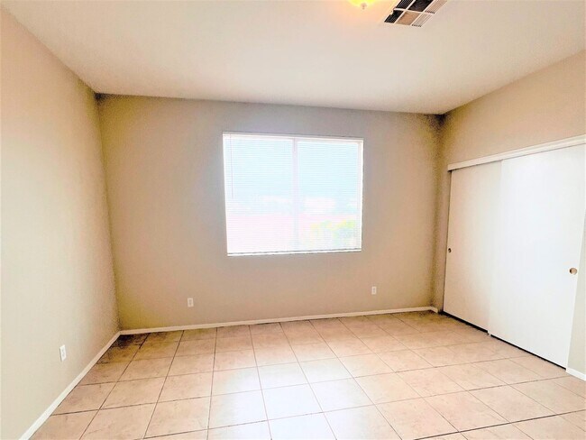 Foto del edificio - 534 Startop St