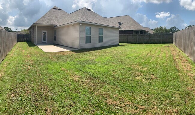 Foto del edificio - 18315 Dove Hollow Dr
