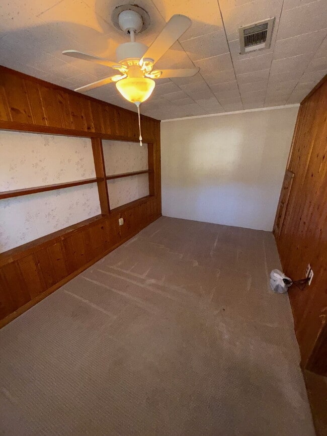 Building Photo - Beautiful 3-Bedroom, 2-Bath Home for Rent  This well-maintained home features central heating and...