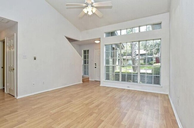 1015 E Yager Ln Unit 62 Austin Tx 78753 Condo For Rent In Austin Tx Apartments Com
