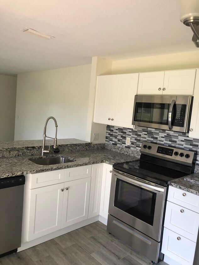 Foto principal - 3990 SW Greenwood Way