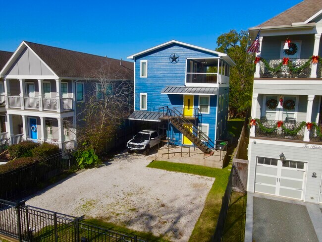 Unit A is the first floor door - 207 W 24th St