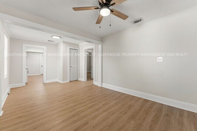 Foto del edificio - Newly Renovated 3 Bedroom Home With Modern Kitchen