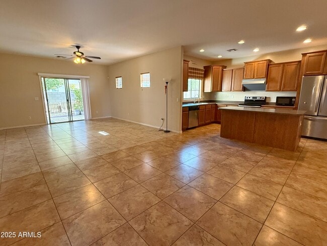 Foto del edificio - 7911 S 50th Ln