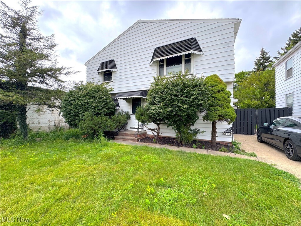 9309 Garfield Blvd Garfield Heights, OH 44125 – photo 2